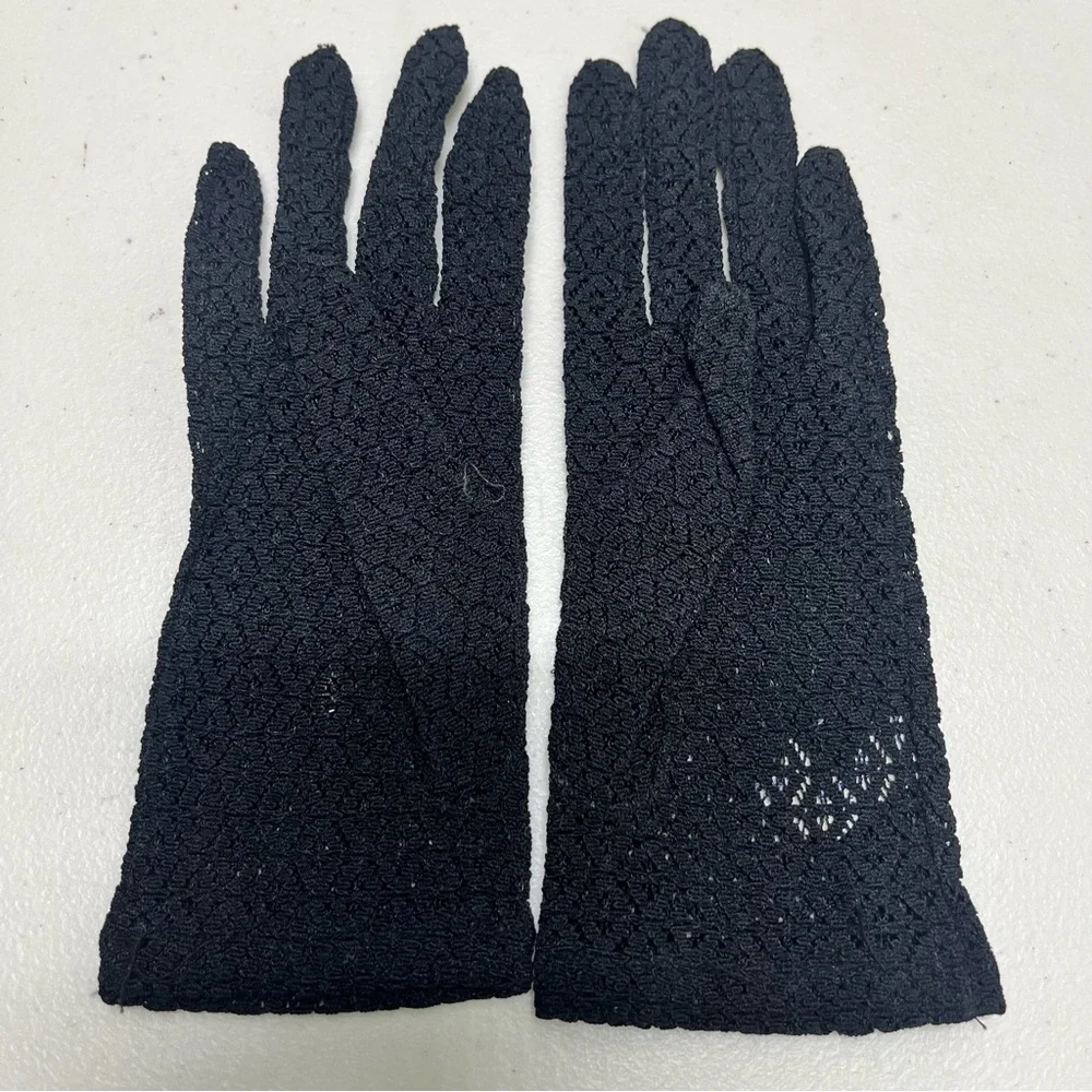 Vintage Never Worn Black Lace Wrist Gloves